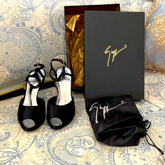 Giuseppe Zanotti Design. Made in Italy. - Picture 1 of 4